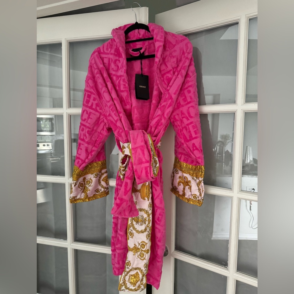 Original Versace never wore robe in Small.